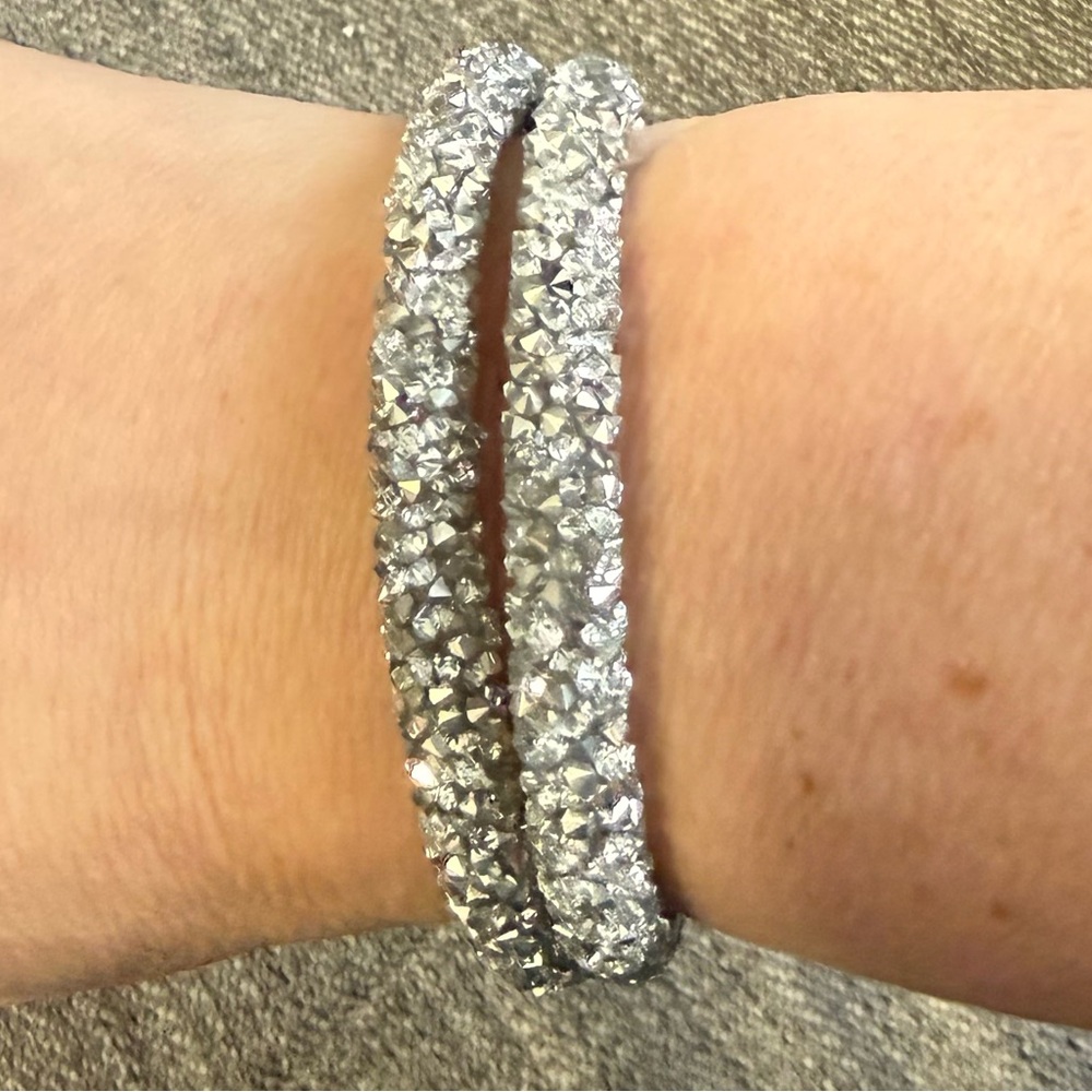 NWOT Crystal Wrap-Around Bracelet, clear/silver - Picture 5 of 6